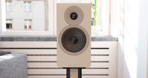 AE300² (White, No Grille, Lifestyle)