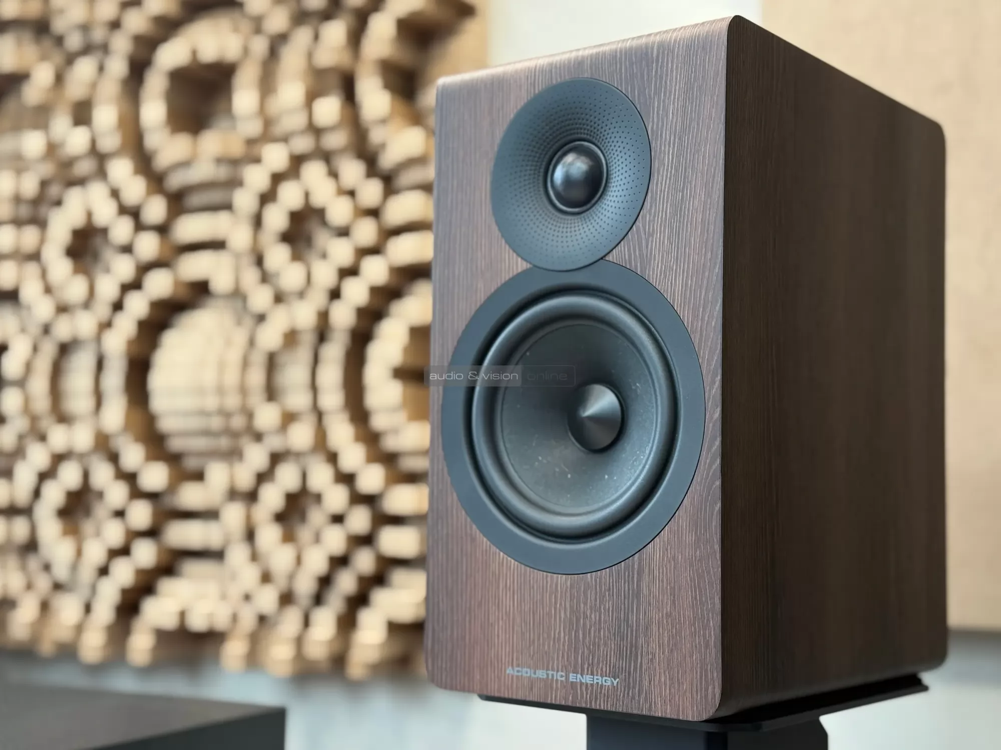 AV Online review the AE300²