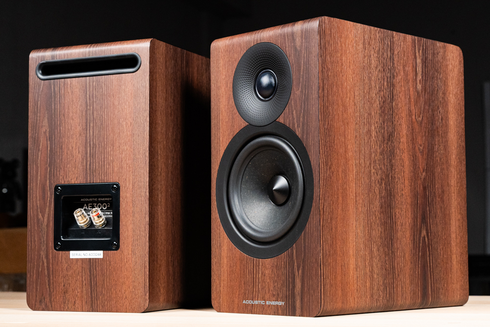 The AE300² reviewed by U-Audio Taiwan